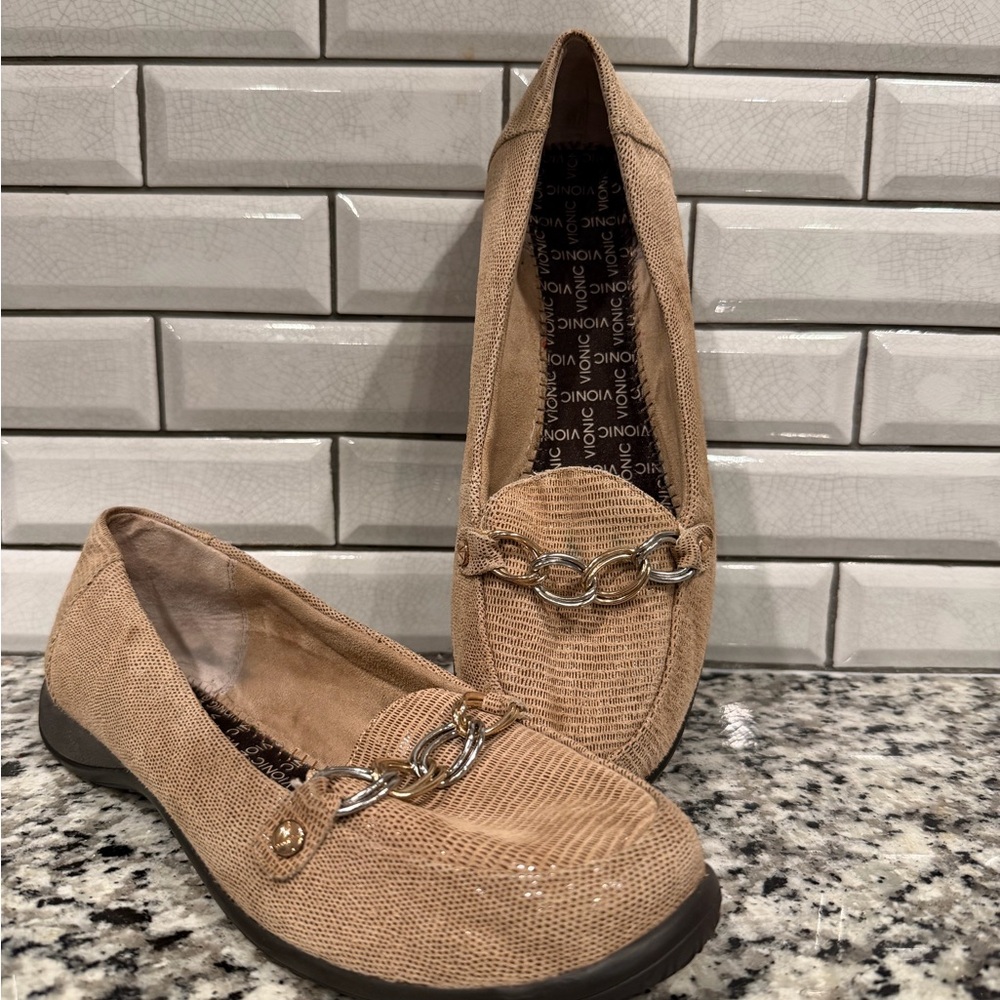 Vionic Tan Loafers with Silver Chain